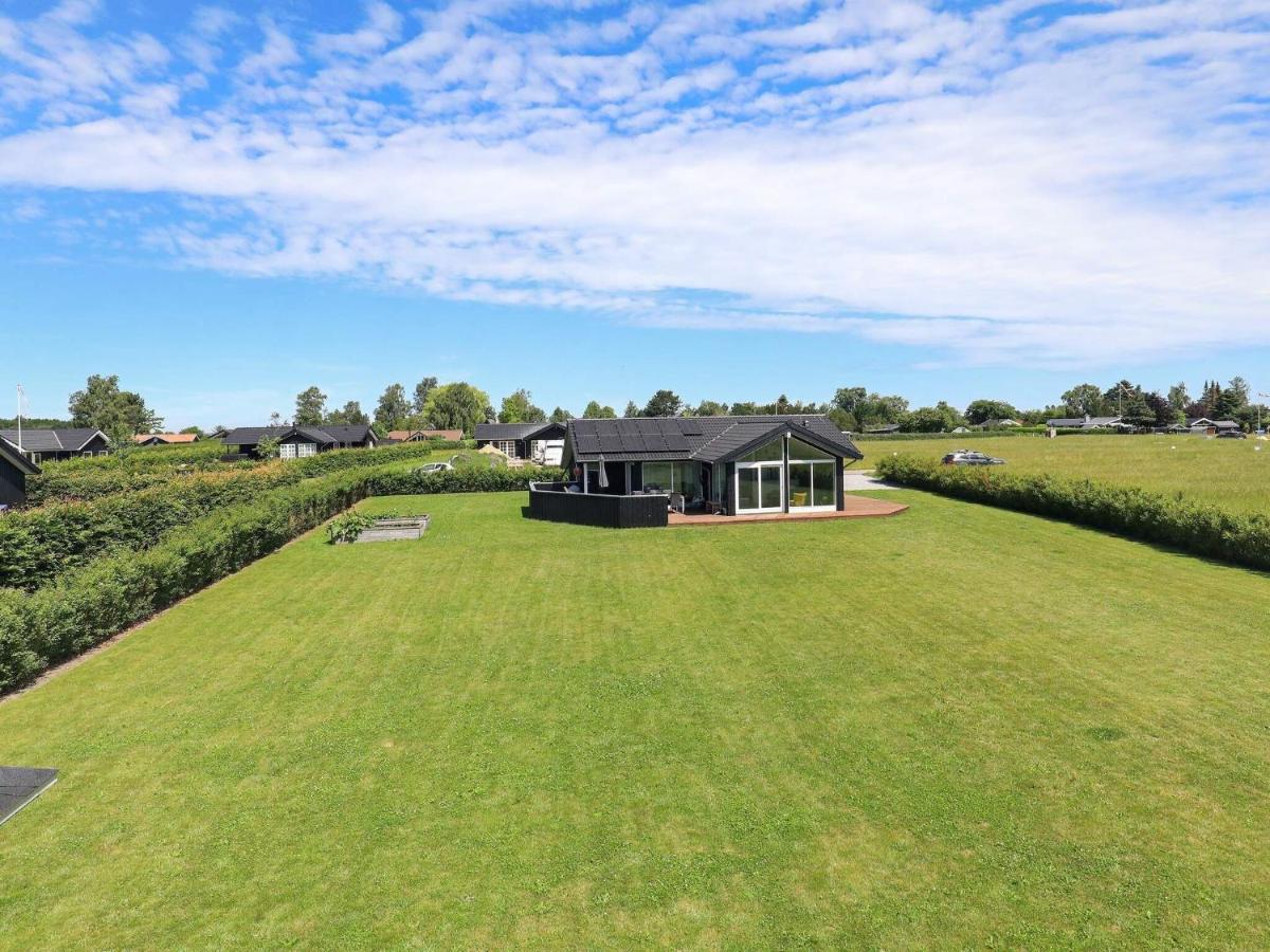 9 Person Holiday Home In Otterup Buitenkant foto
